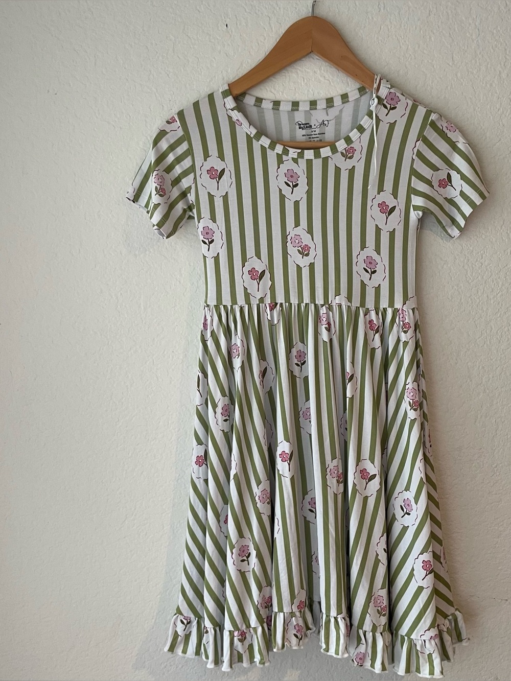 Dream Big Little Co x ASF Fit & Flare Floral Striped Dress
Green Girls 9/10